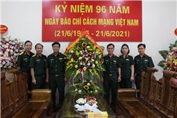 Thủ trưởng Bộ tư lệnh Quân khu và các cơ quan, đơn vị chúc mừng Báo Quân khu nhân kỷ niệm 96 năm Ngày Báo chí cách mạng Việt Nam